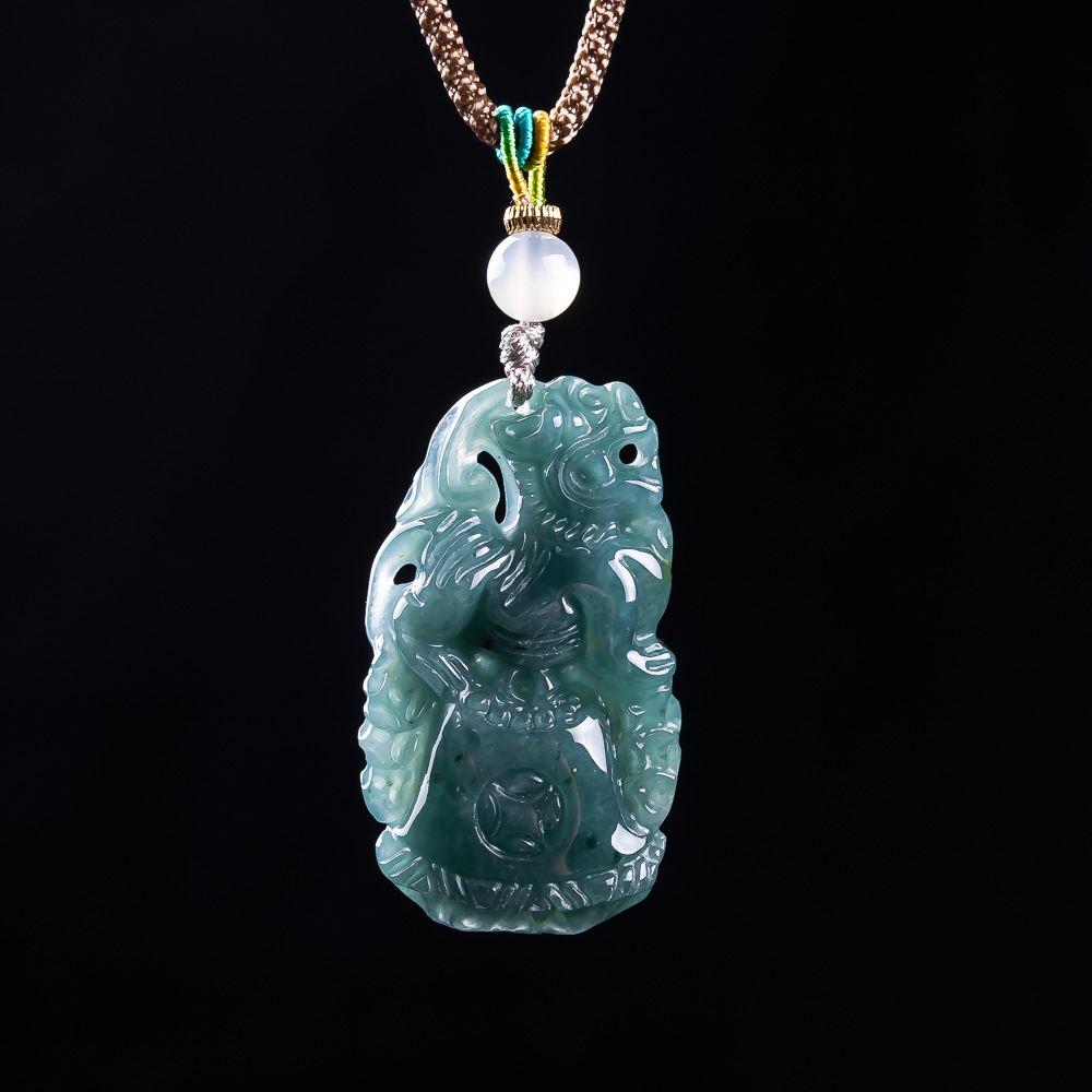 Women Fashion Designers - Pendentif Pixiu en jadéite birmane, talisman