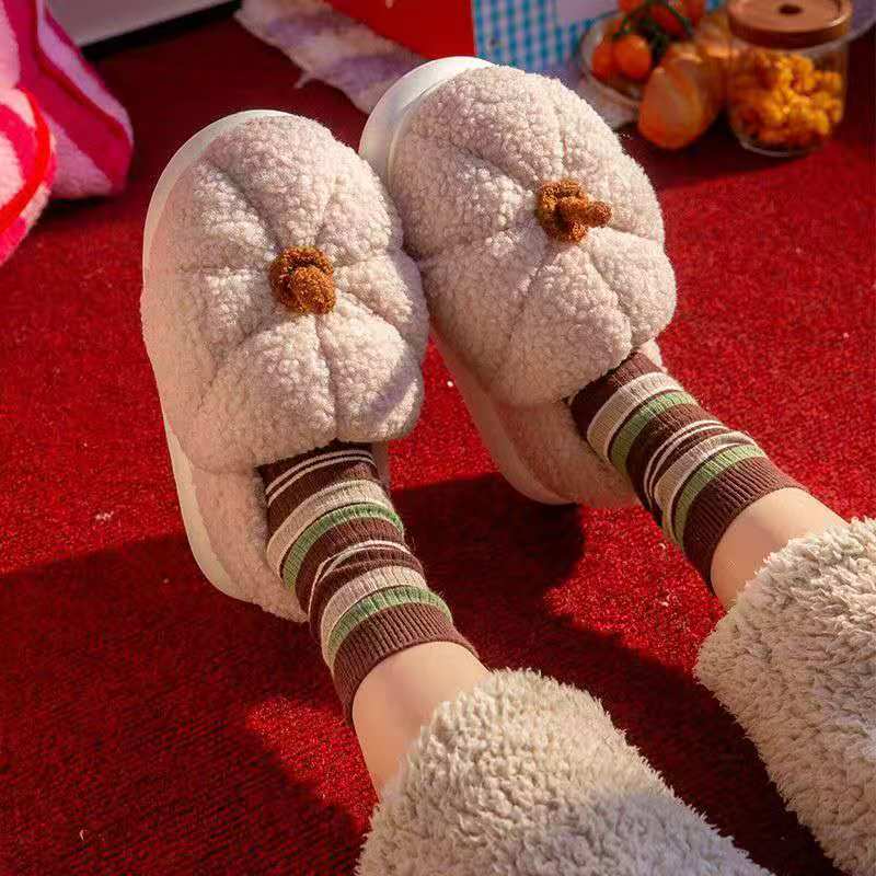 Pantoufles en peluche en forme - Women Fashion Fun avis et prix